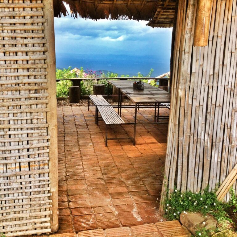 Restaurants and view cafés