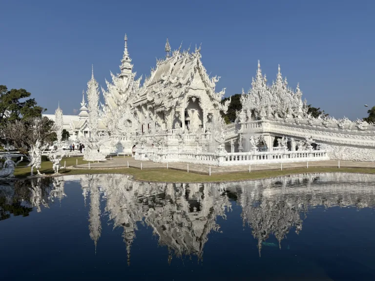 พระอุโบสถสีขาว